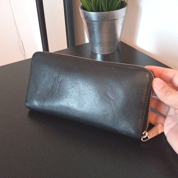 Michael Kors wallet - Picture 3 of 15